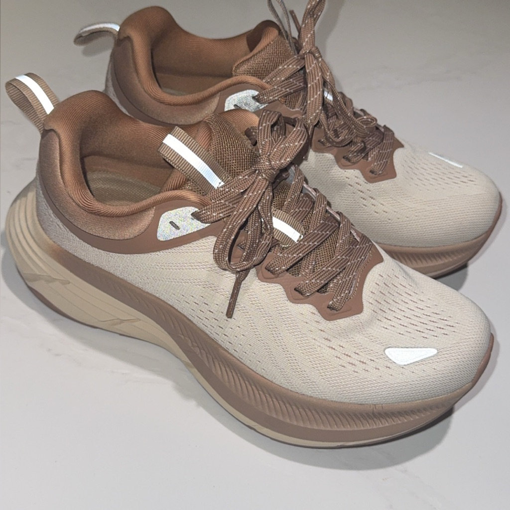 Women's Lightweight Canvas Knit Sneakers In Beige & Brown